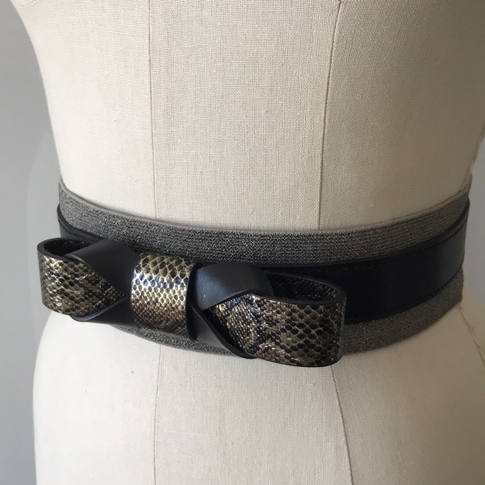 Stretch bow tie statement belt